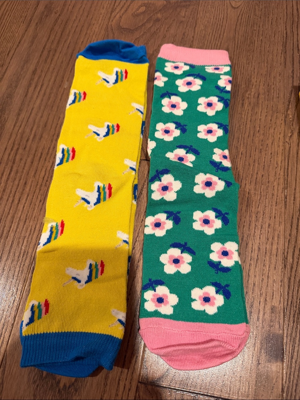 Brand new girl’s Colorful Crew Socks - Pack of Fun Multicolor Designs (7 pairs) - Picture 4 of 6
